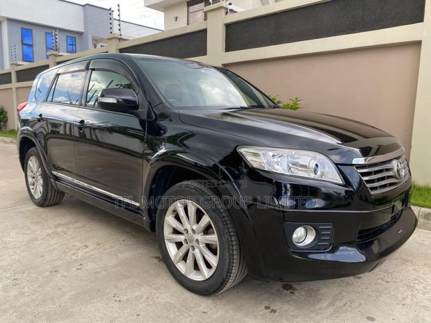 Toyota Vanguard 2012 Black