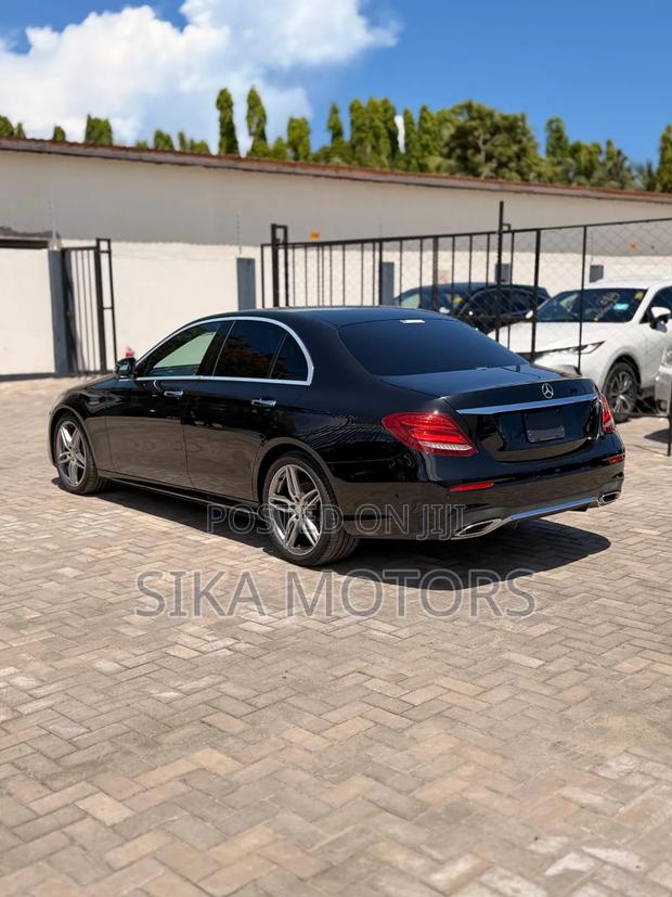 Mercedes-Benz E200 2017 Black