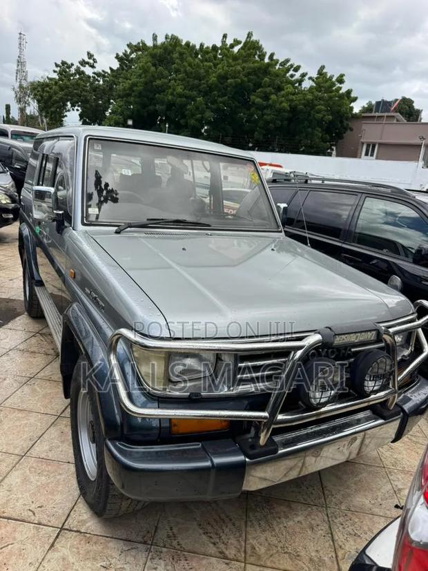 Toyota Land Cruiser Prado 2005 Gray