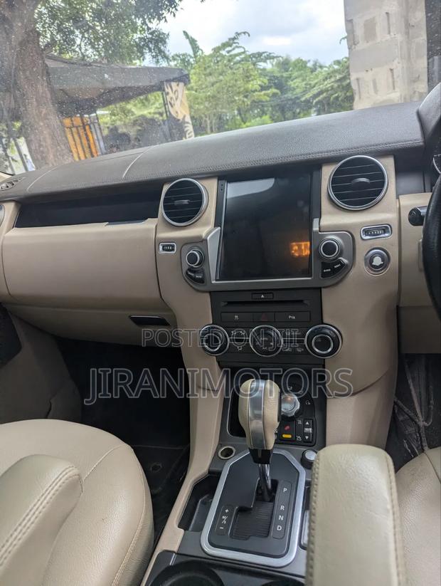 Land Rover Discovery 2010 Gray