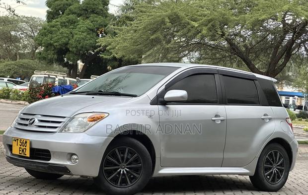 Toyota IST 2007 Silver