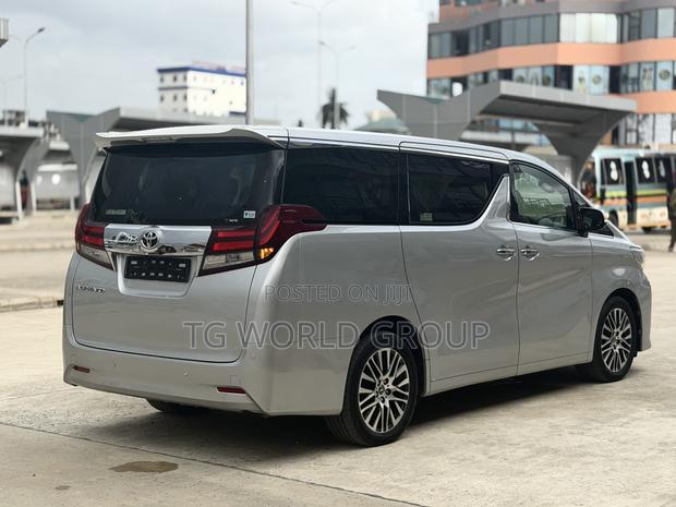 Toyota Alphard 2.5 Petrol AWD 2017 Silver