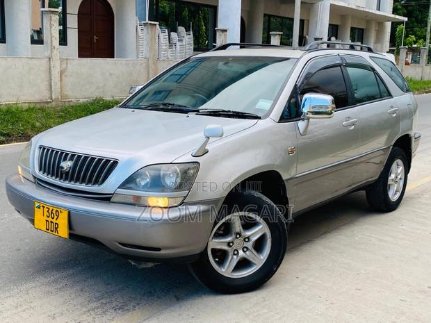 Toyota Harrier 2000 Silver