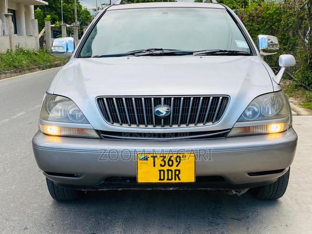 Toyota Harrier 2000 Silver