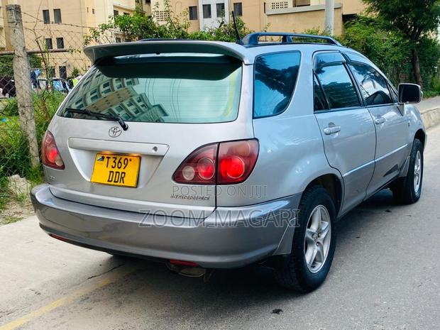 Toyota Harrier 2000 Silver