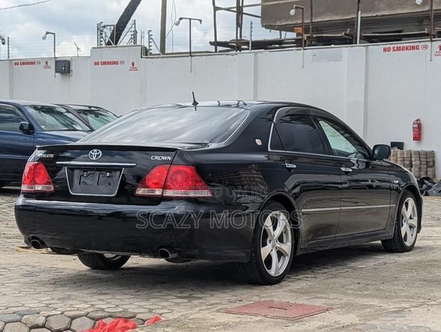 Toyota Crown 2006 Black
