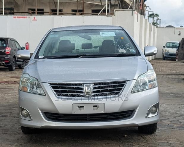 Toyota Premio 2012 Silver