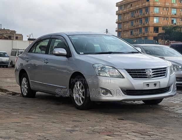 Toyota Premio 2012 Silver