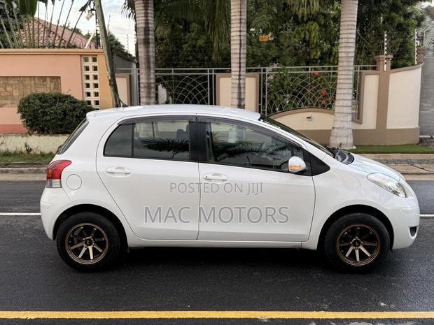 Toyota Vitz 1.0 FWD 5dr 2010 White