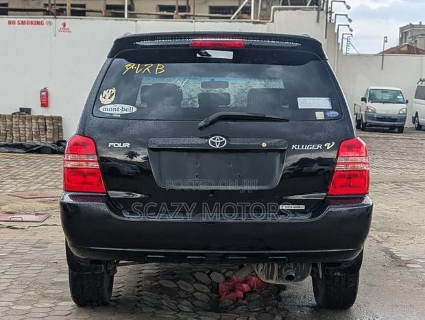 Toyota Kluger 2002 Black