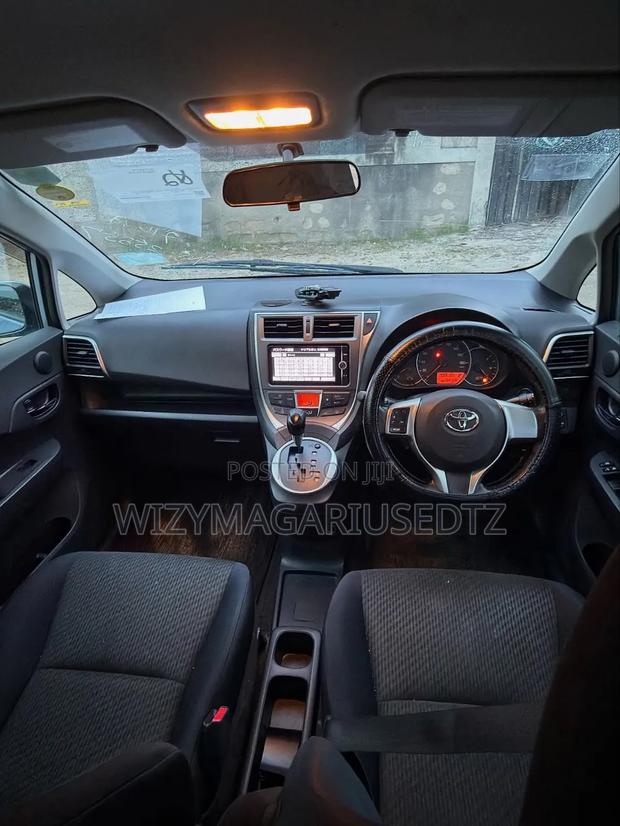 Toyota Ractis 2011 Blue