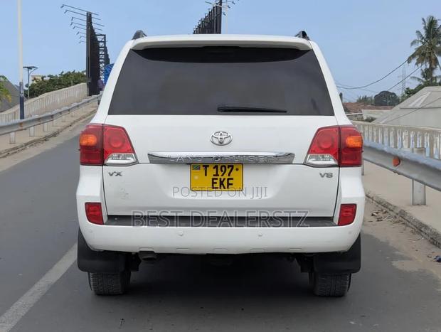 Toyota Land Cruiser 2012 White