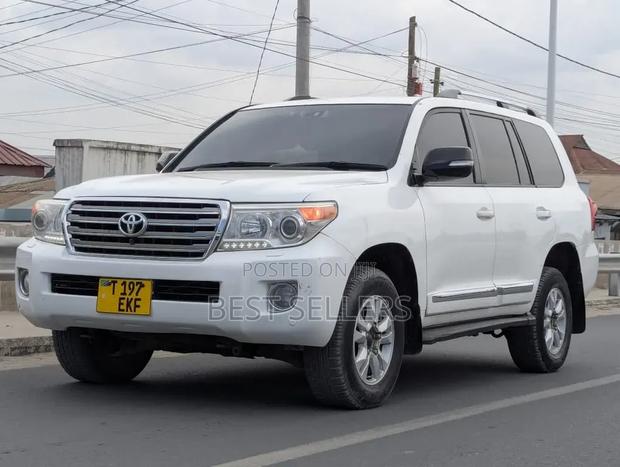 Toyota Land Cruiser 2012 White