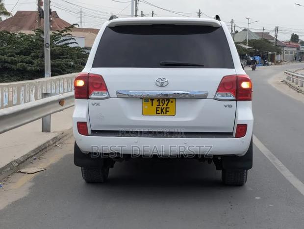 Toyota Land Cruiser 2012 White