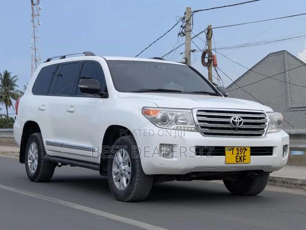 Toyota Land Cruiser 2012 White