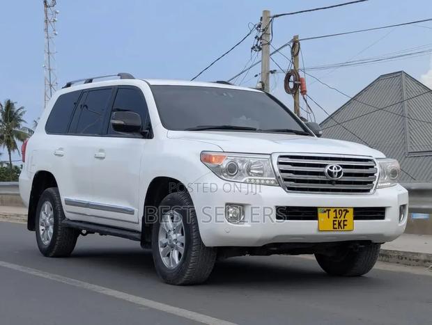Toyota Land Cruiser 2012 White