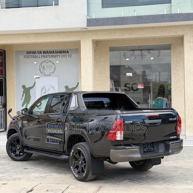 Toyota Hilux 2019 Black