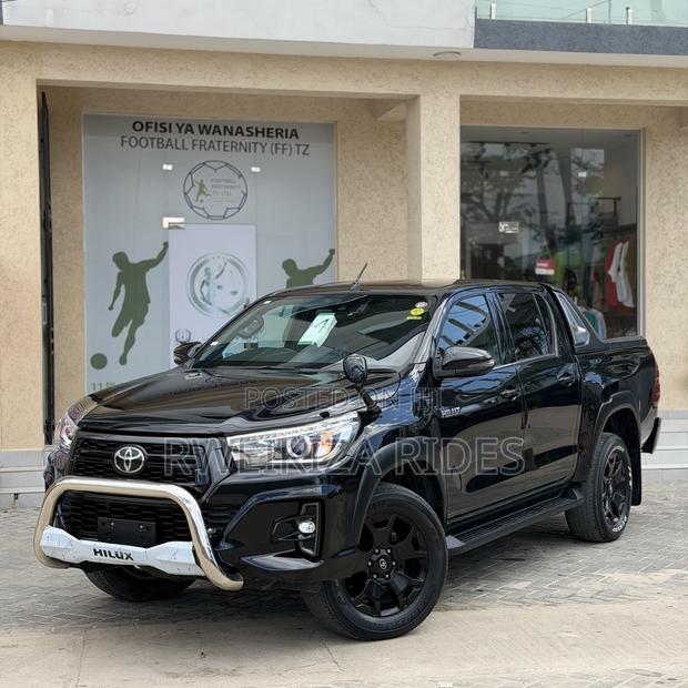 Toyota Hilux 2019 Black