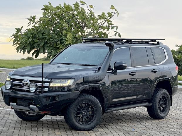 Toyota Land Cruiser 2024 Matt Black