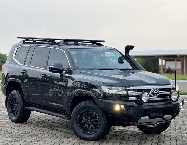 Toyota Land Cruiser 2024 Matt Black