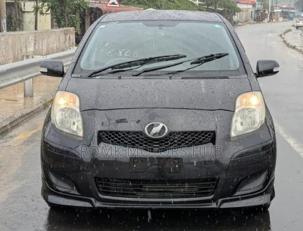 Toyota Vitz 2010 Black