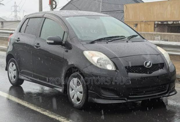 Toyota Vitz 2010 Black
