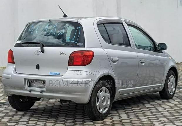 Toyota Vitz 2002 Silver