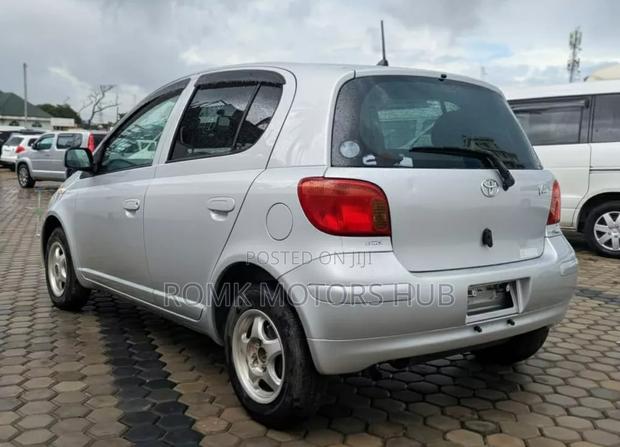 Toyota Vitz 2008 Silver