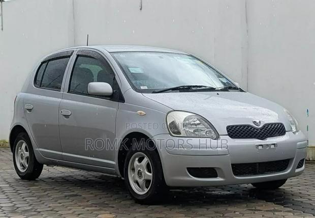 Toyota Vitz 2008 Silver