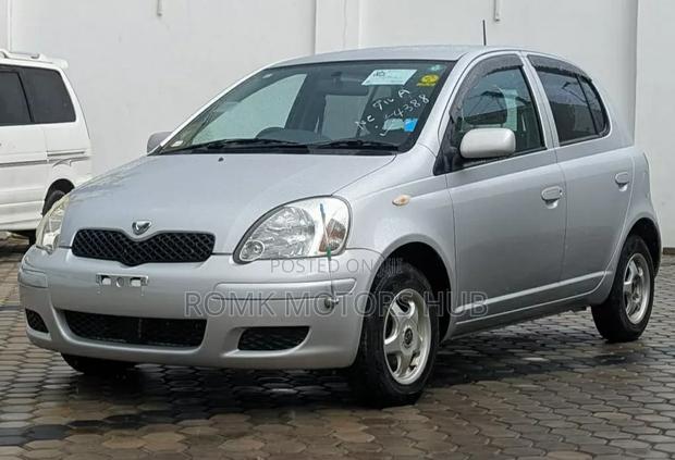 Toyota Vitz 2008 Silver