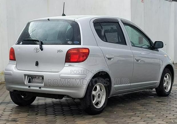 Toyota Vitz 2008 Silver
