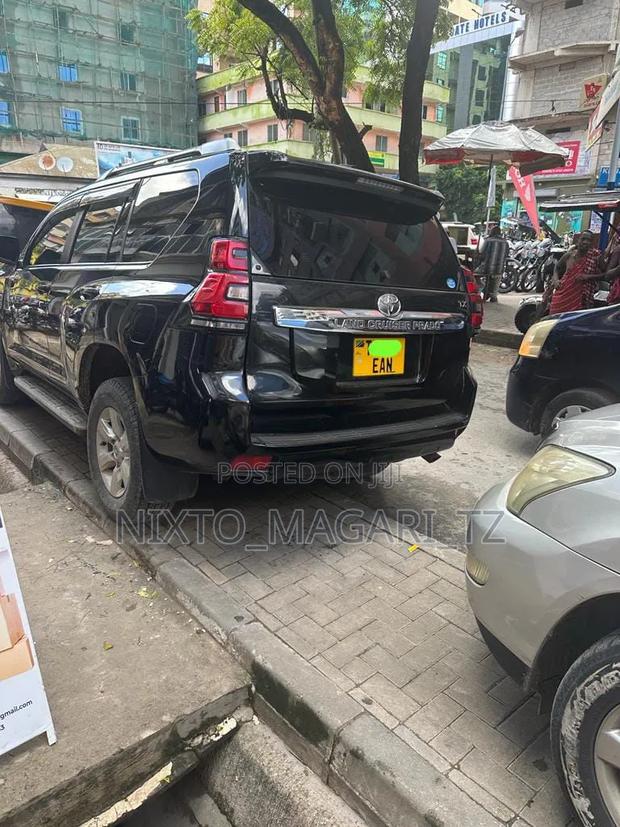 Toyota Land Cruiser Prado 2017 Black