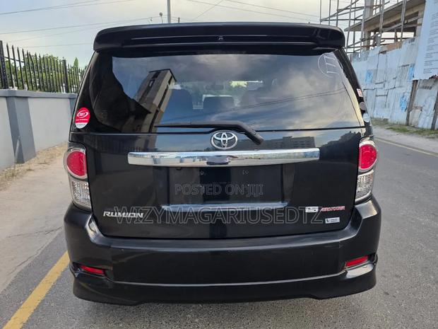 Toyota Corolla Rumion 2010 Black