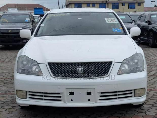 Toyota Crown 2004 White
