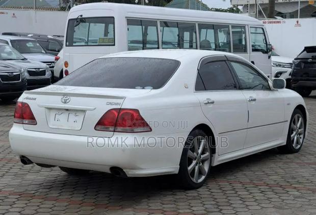Toyota Crown 2004 White