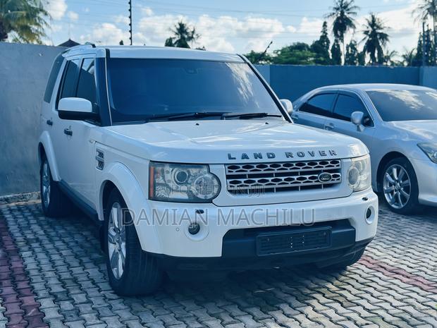 Land Rover Discovery 2014 White