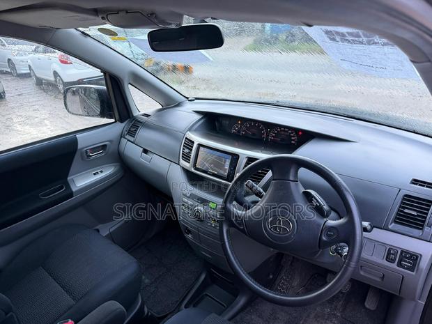 Toyota Voxy 2005 Black