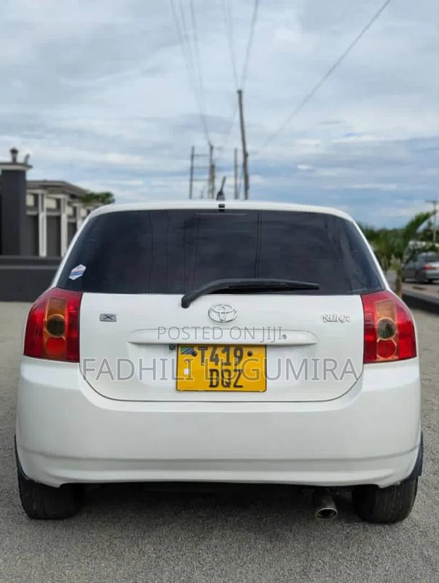 Toyota Corolla RunX 2004 White