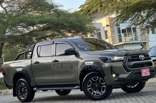 Toyota Hilux 2021 Brown