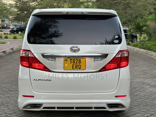 Toyota Alphard 2009 White