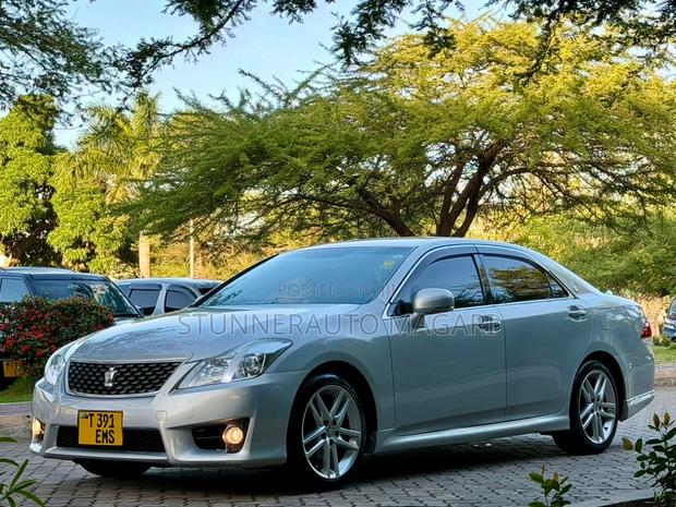 Toyota Crown 2010 Silver