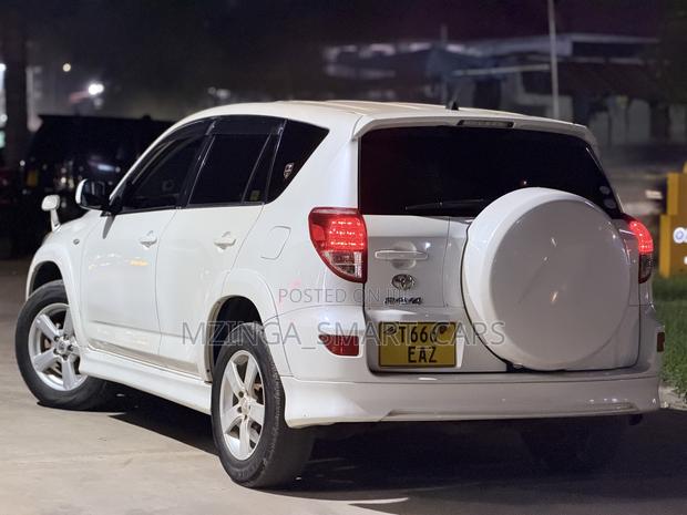 Toyota RAV4 2010 White