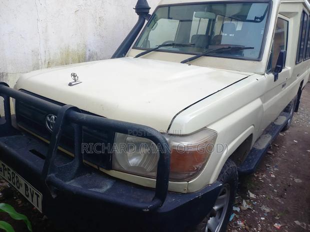 Toyota Land Cruiser 2005 Beige
