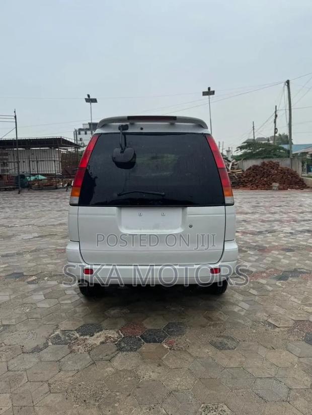 Toyota LiteAce Noah 1999 White