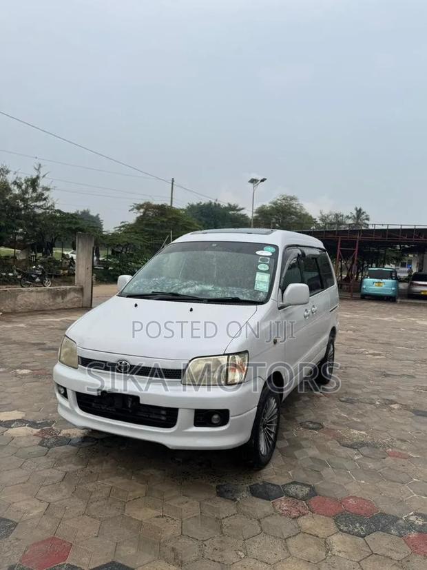 Toyota LiteAce Noah 1999 White