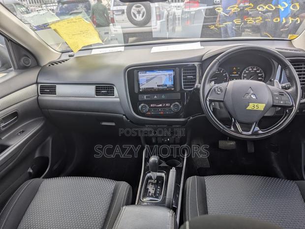 Mitsubishi Outlander 2017 White