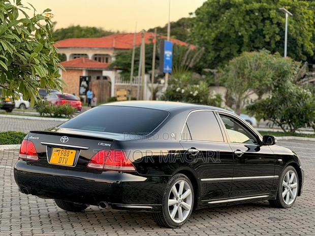 Toyota Crown Royale 2005 Black