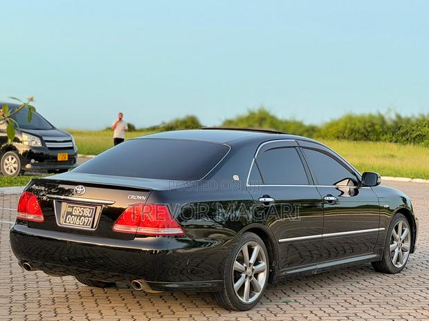 Toyota Crown Royale 2005 Black