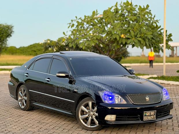 Toyota Crown Royale 2005 Black