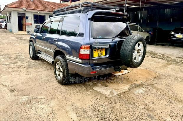 Toyota Land Cruiser 2006 Blue